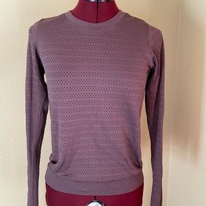 Lululemon Swiftly Breath Long Sleeve! Size 6…. Worn once, like new!